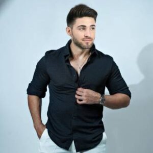 Men Regular Fit Solid Spread Collar Casual Shirt